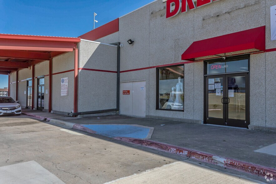 4343 Gannon Ln, Dallas, TX à louer - Photo de l’immeuble – Image 3 sur 3