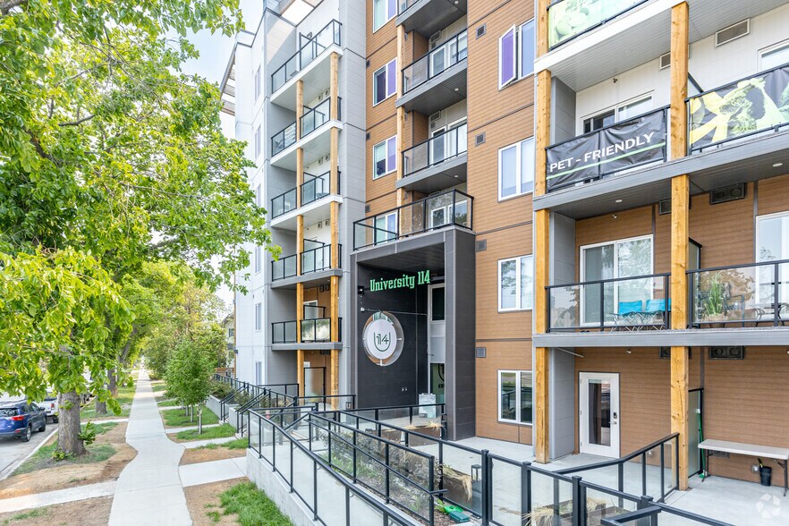11329 University Av NW, Edmonton, AB à vendre - Photo de l’immeuble – Image 3 sur 30
