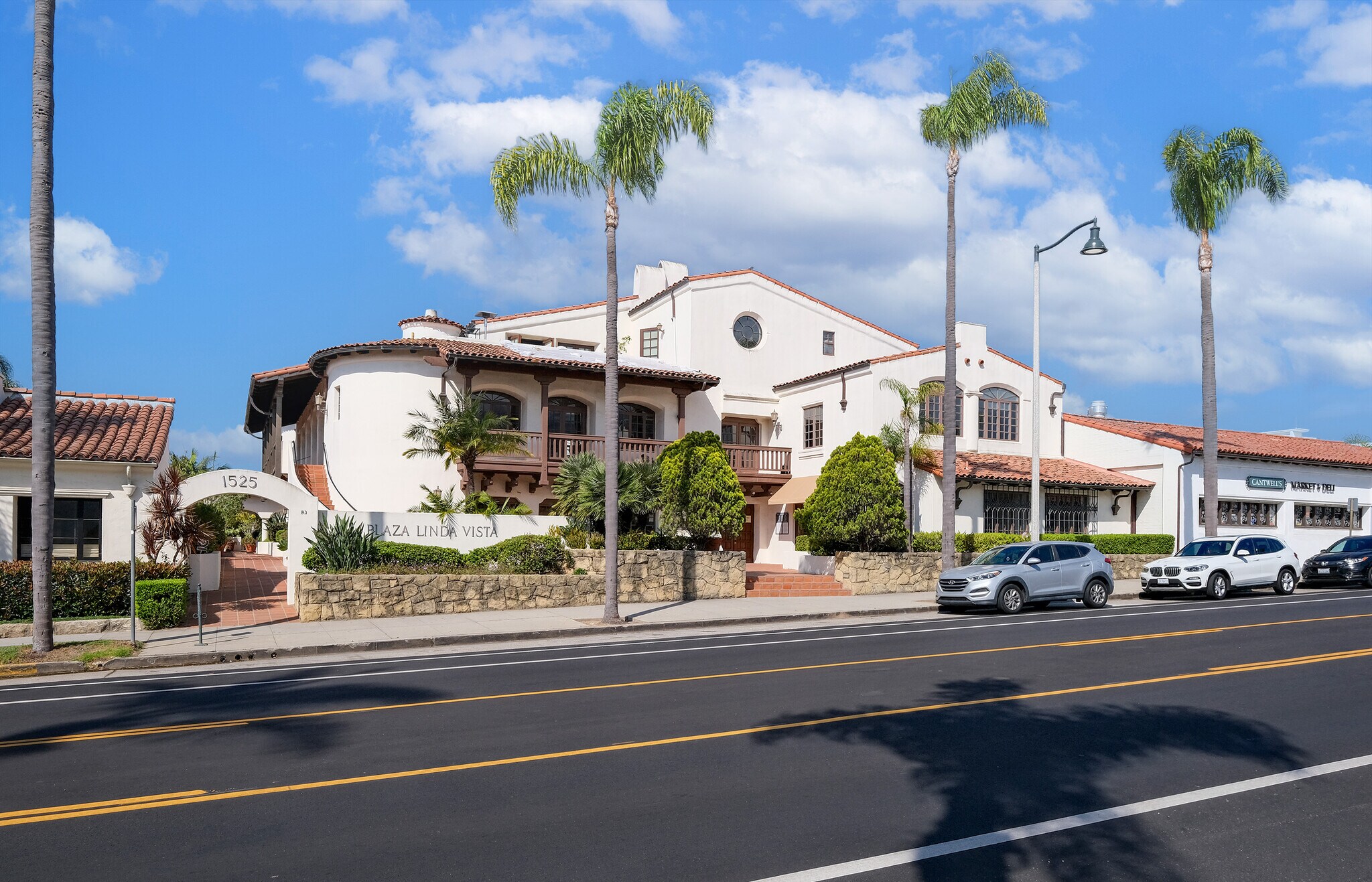 1525 State St, Santa Barbara, CA à louer Photo de l’immeuble– Image 1 sur 4