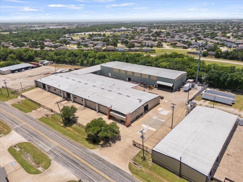 905 E Broad St, Forney, TX à louer - Photo de l’immeuble – Image 1 sur 29