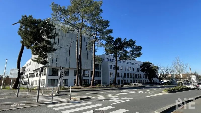 30-21 Avenue Gustave Eiffel, Pessac à louer - Photo de l’immeuble – Image 1 sur 7