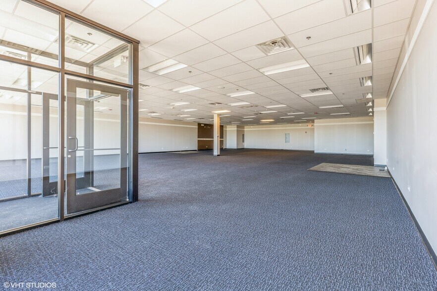 1852-1866 Towne Centre Dr, North Aurora, IL à louer - Photo de l’immeuble – Image 3 sur 15