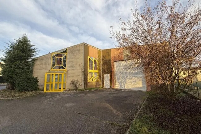 Plus de détails pour Local d’activités à vendre