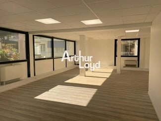 Plus de détails pour Bureau, Local commercial à louer