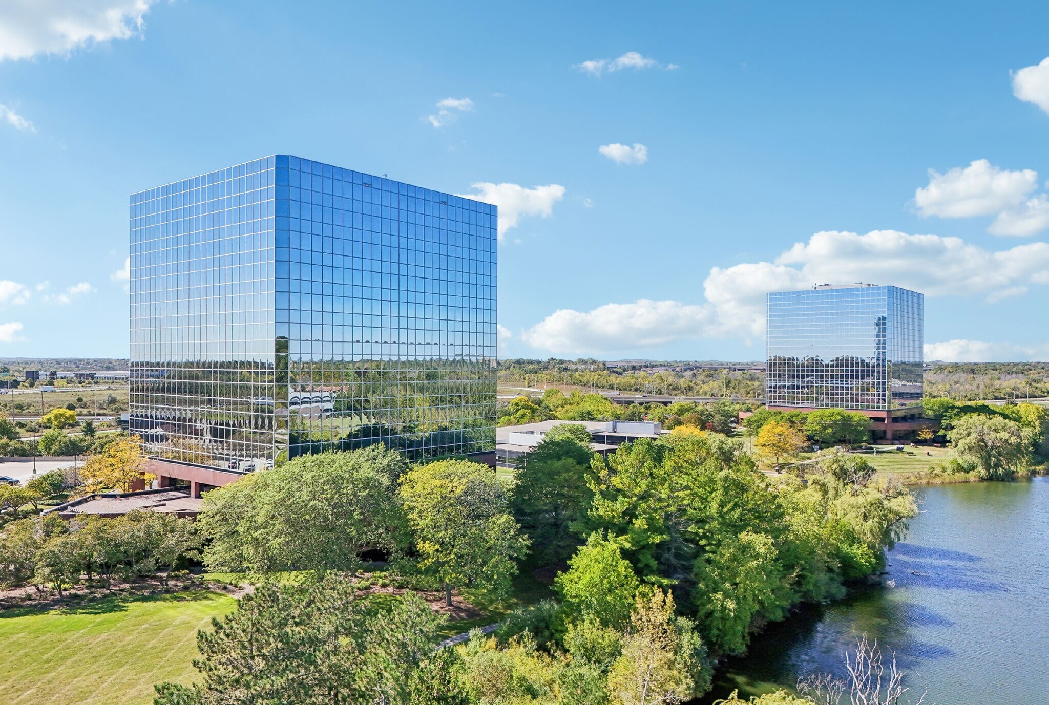 10850 W Park Pl, Milwaukee, WI à louer Photo de l’immeuble– Image 1 sur 34