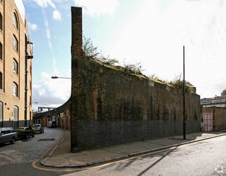 Pinchin St, Londres à louer - Photo de l’immeuble – Image 3 sur 14