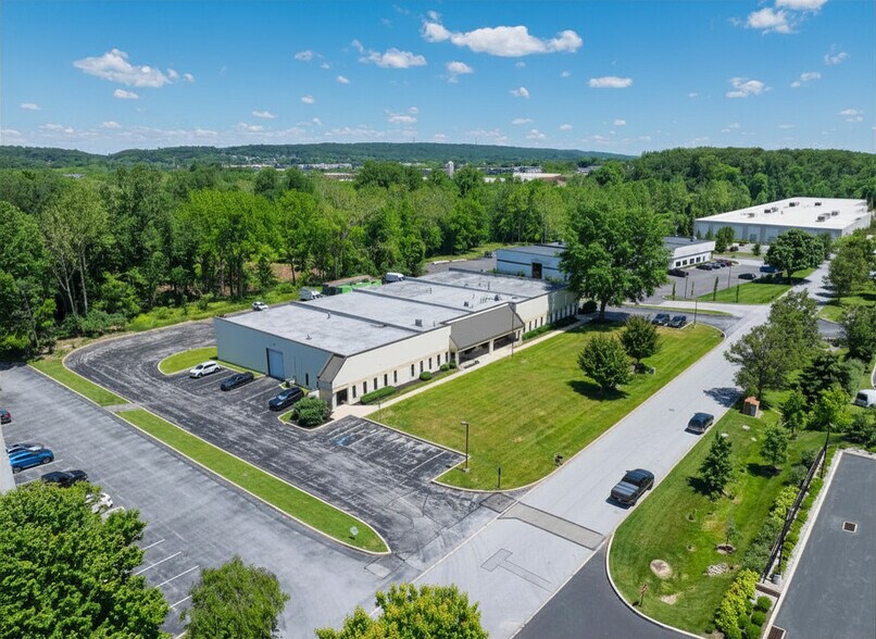 303-305 National Rd, Exton, PA à louer - Photo de l’immeuble – Image 1 sur 12
