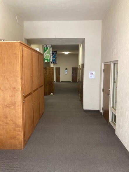128 E State St, Redlands, CA à louer - Hall d’entrée – Image 2 sur 8