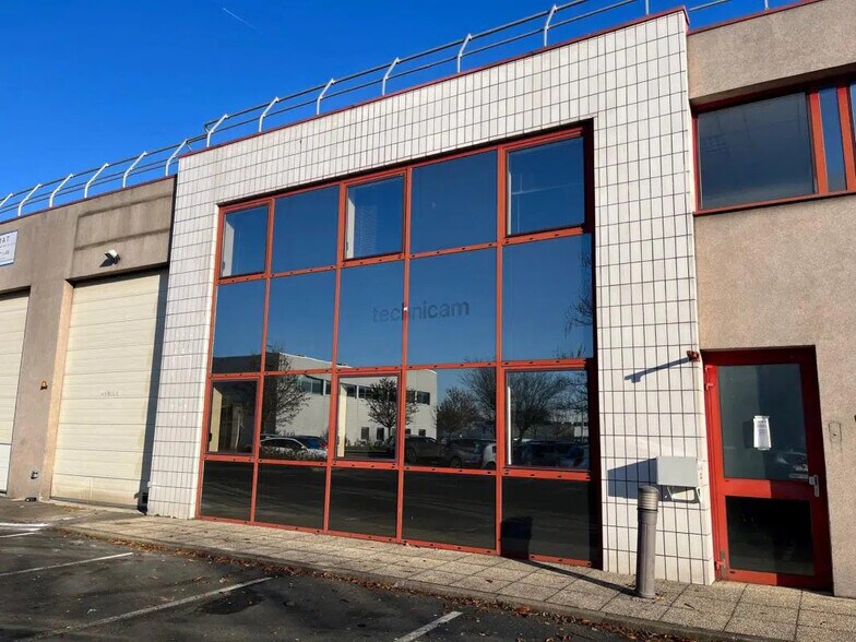 Local d’activités dans Herblay-sur-Seine à louer - Photo de l’immeuble – Image 1 sur 10