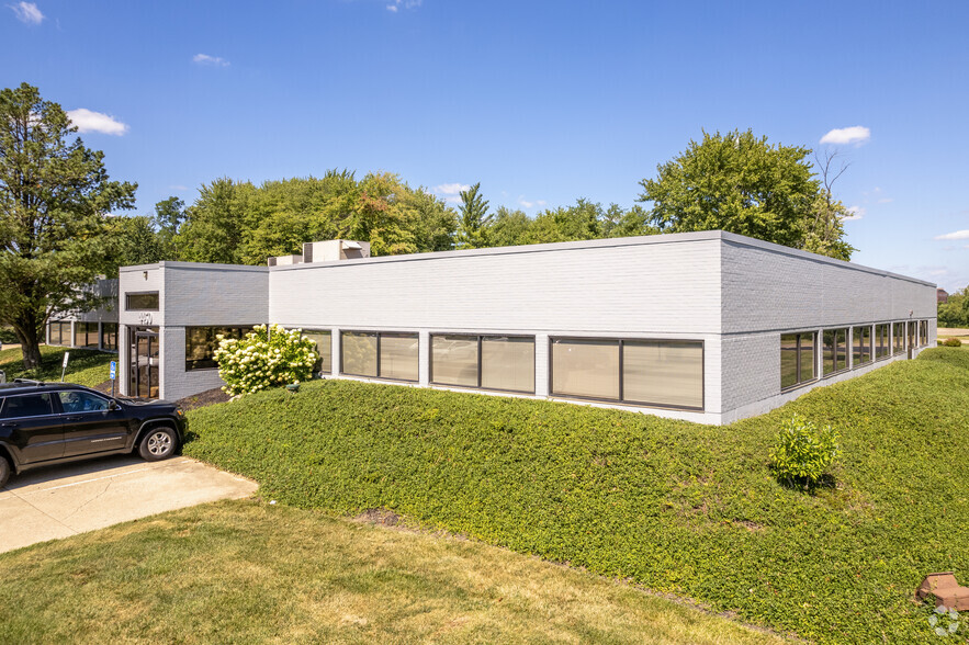 4420-4460 Carver Woods Dr, Blue Ash, OH à louer - Photo de l’immeuble – Image 2 sur 7