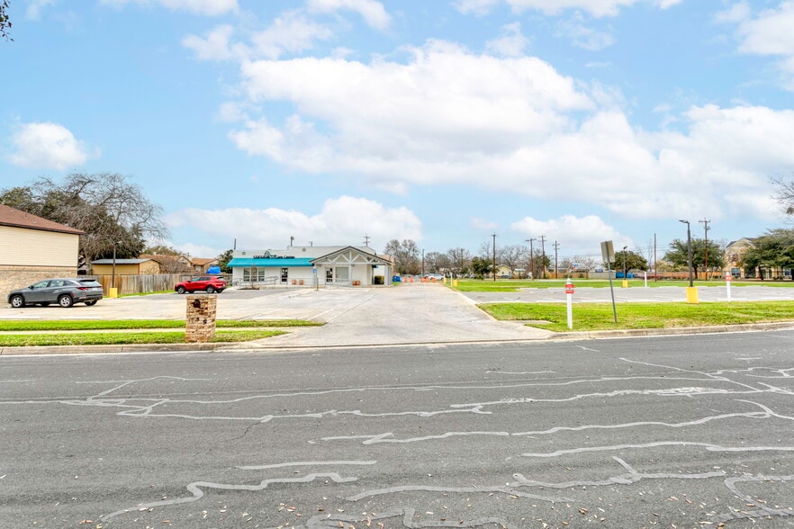 4359 Greco Dr, San Antonio, TX à vendre - Photo de l’immeuble – Image 3 sur 28
