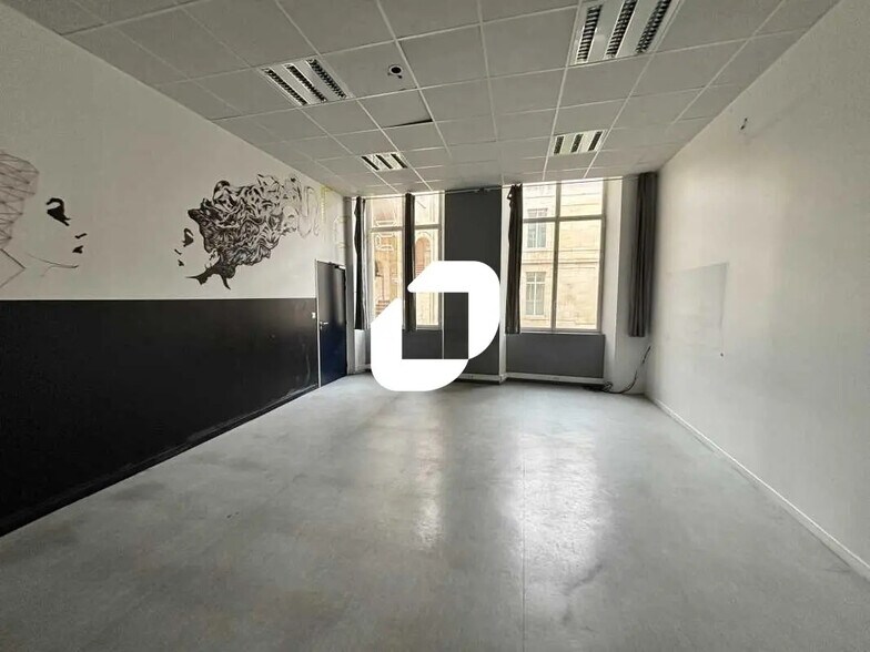 Bureau dans Bordeaux à louer - Photo de l’immeuble – Image 2 sur 10
