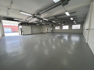 Plus de détails pour 13050 Saticoy St, North Hollywood, CA - Industriel/Logistique à louer