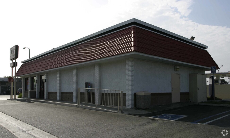 4917 Bellflower Blvd, Lakewood, CA à vendre - Photo principale – Image 1 sur 14