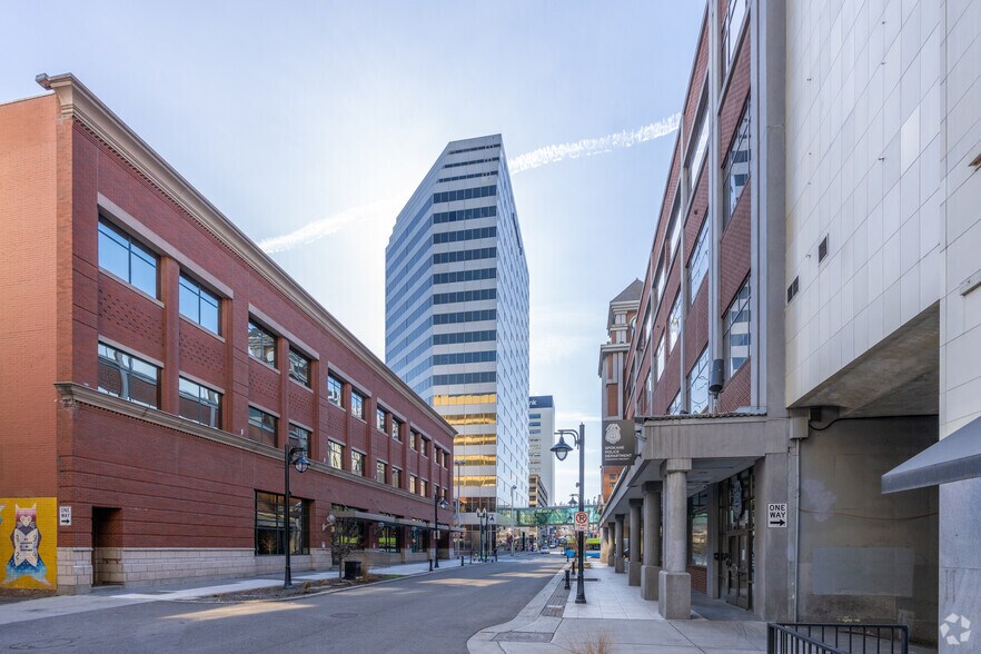 601 W Riverside Ave, Spokane, WA à louer - Photo de l’immeuble – Image 2 sur 6
