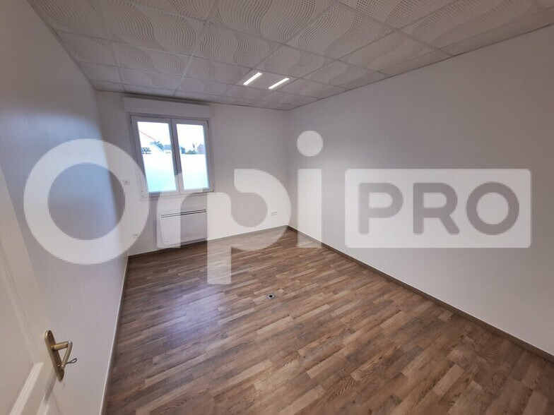 Bureau dans Montigny-Lengrain à louer - Photo intérieure – Image 2 sur 12
