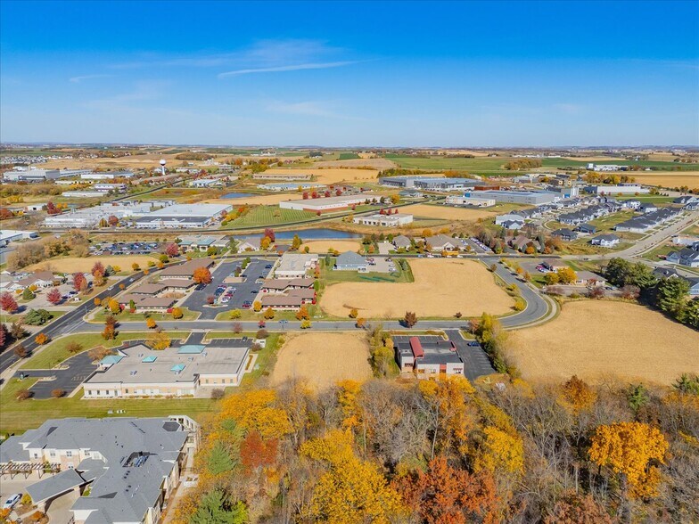 1016 Quinn Dr, Waunakee, WI à vendre - Photo de l’immeuble – Image 2 sur 8