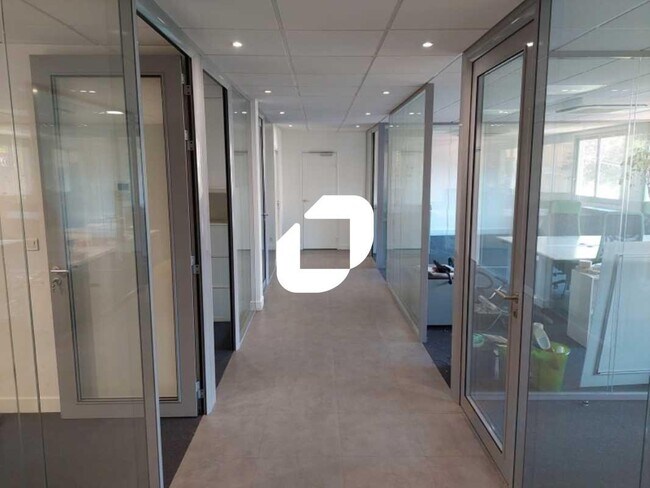 Plus de détails pour Bureau à louer