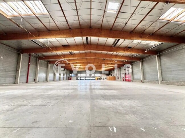 Plus de détails pour 772 Rue De L'Industrie, Saint-André-de-Corcy - Bureau, Local d'activités à louer