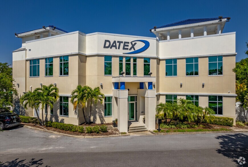 10300 49th St, Clearwater, FL à louer - Photo de l’immeuble – Image 3 sur 9