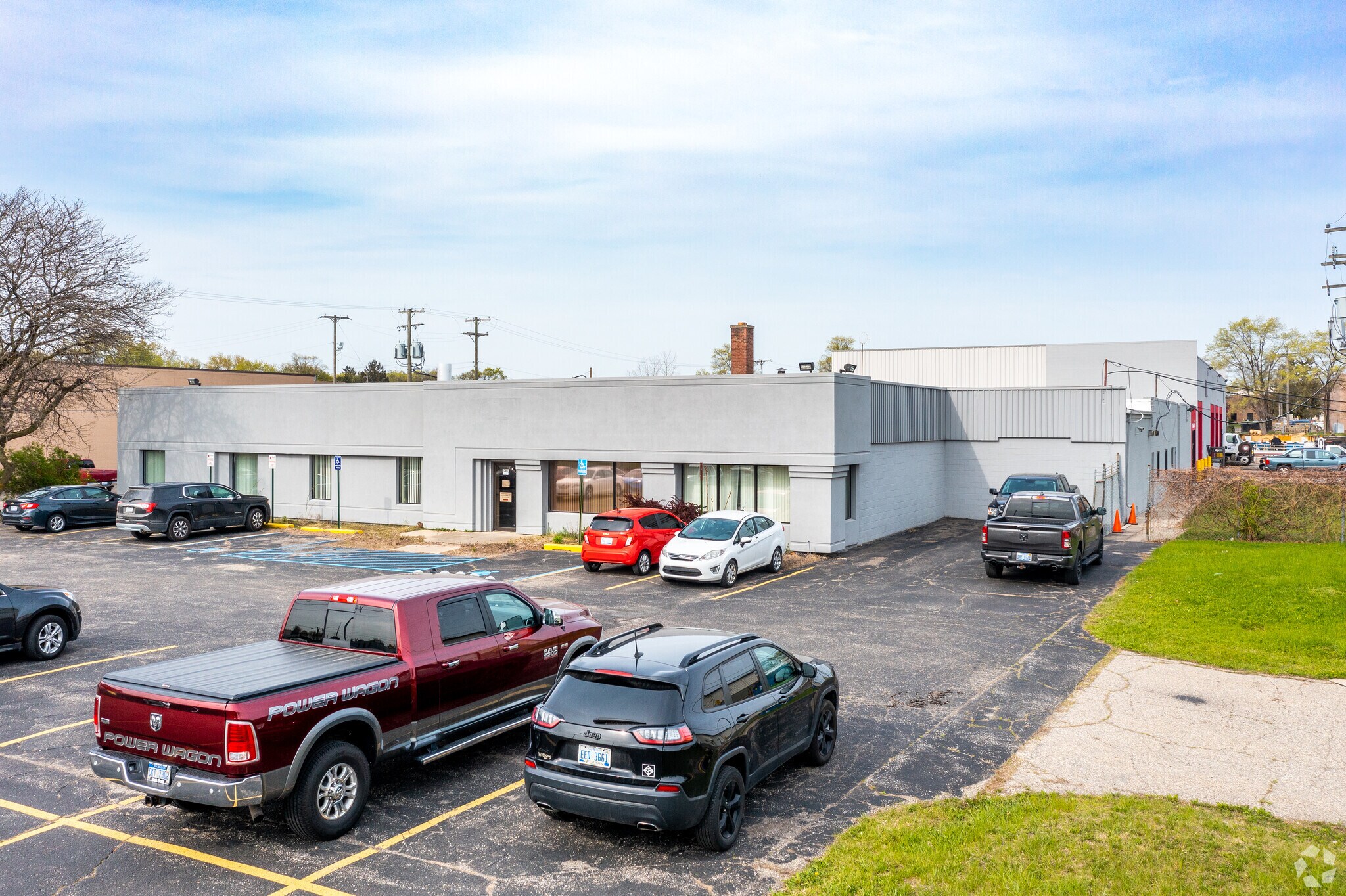 12801 Newburgh Rd, Livonia, MI à louer Photo principale– Image 1 sur 6