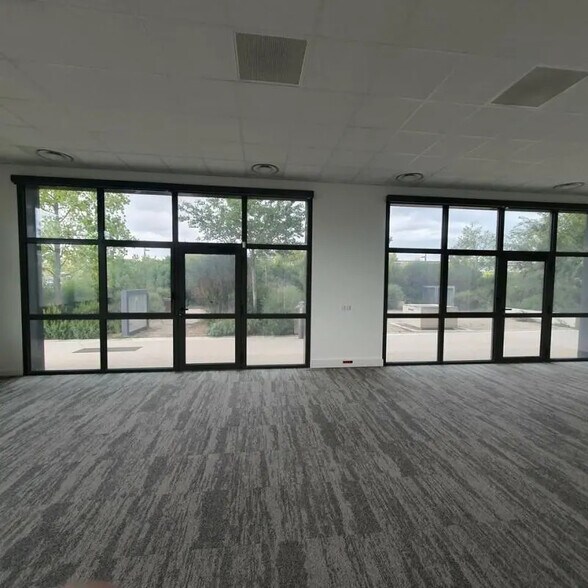 Bureau dans Alixan à louer - Photo de l’immeuble – Image 3 sur 12