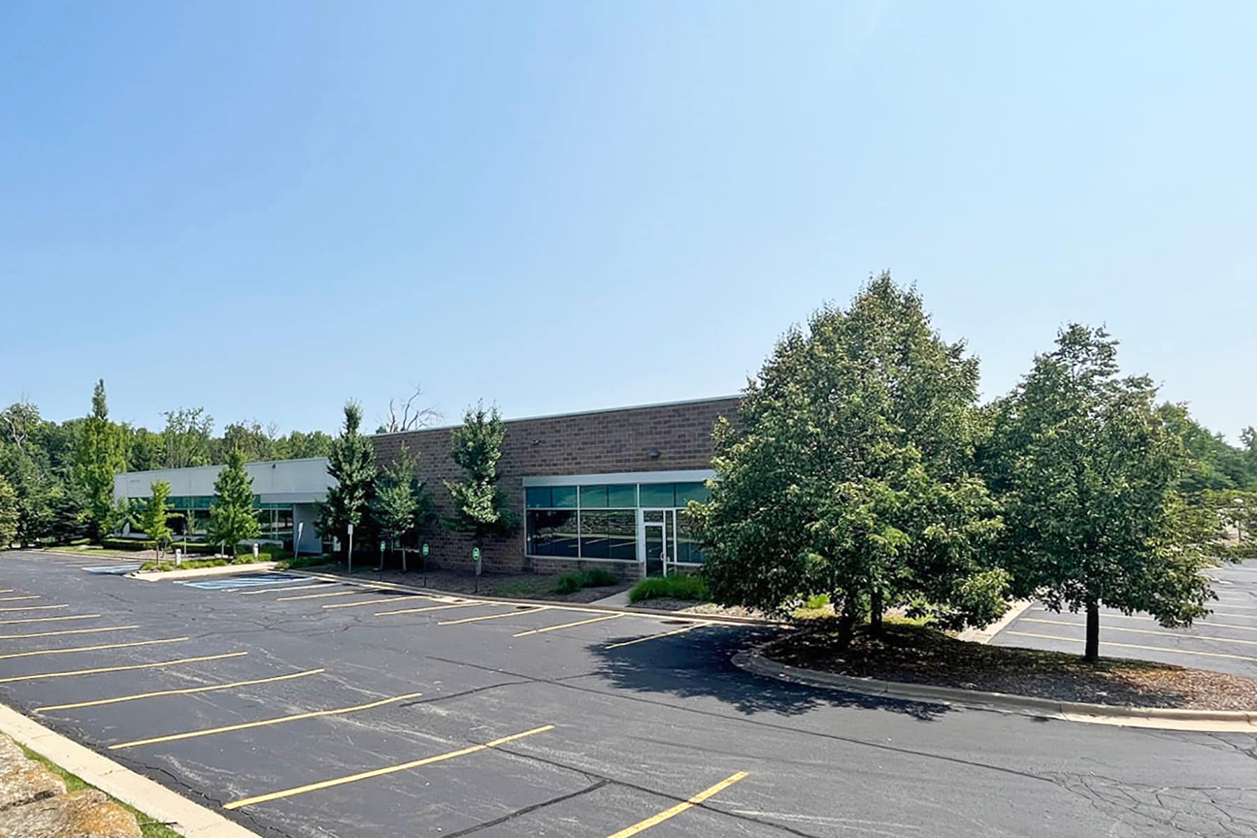 46097 Commerce Center Drive, Plymouth, MI à louer Photo de l’immeuble– Image 1 sur 1