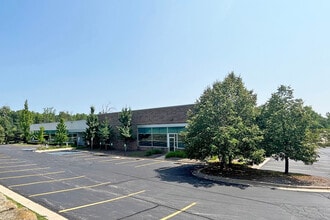46097 Commerce Center Drive, Plymouth, MI à louer Photo de l’immeuble– Image 1 sur 1