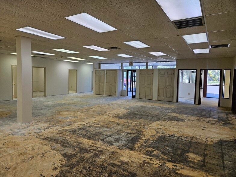 3021-3035 N 93rd St, Omaha, NE à louer - Photo intérieure – Image 3 sur 3