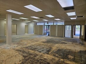 3021-3035 N 93rd St, Omaha, NE à louer Photo intérieure– Image 2 sur 2