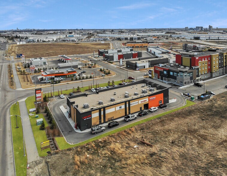 725-745 Mistatim Way NW, Edmonton, AB à louer - Photo de l’immeuble – Image 2 sur 5