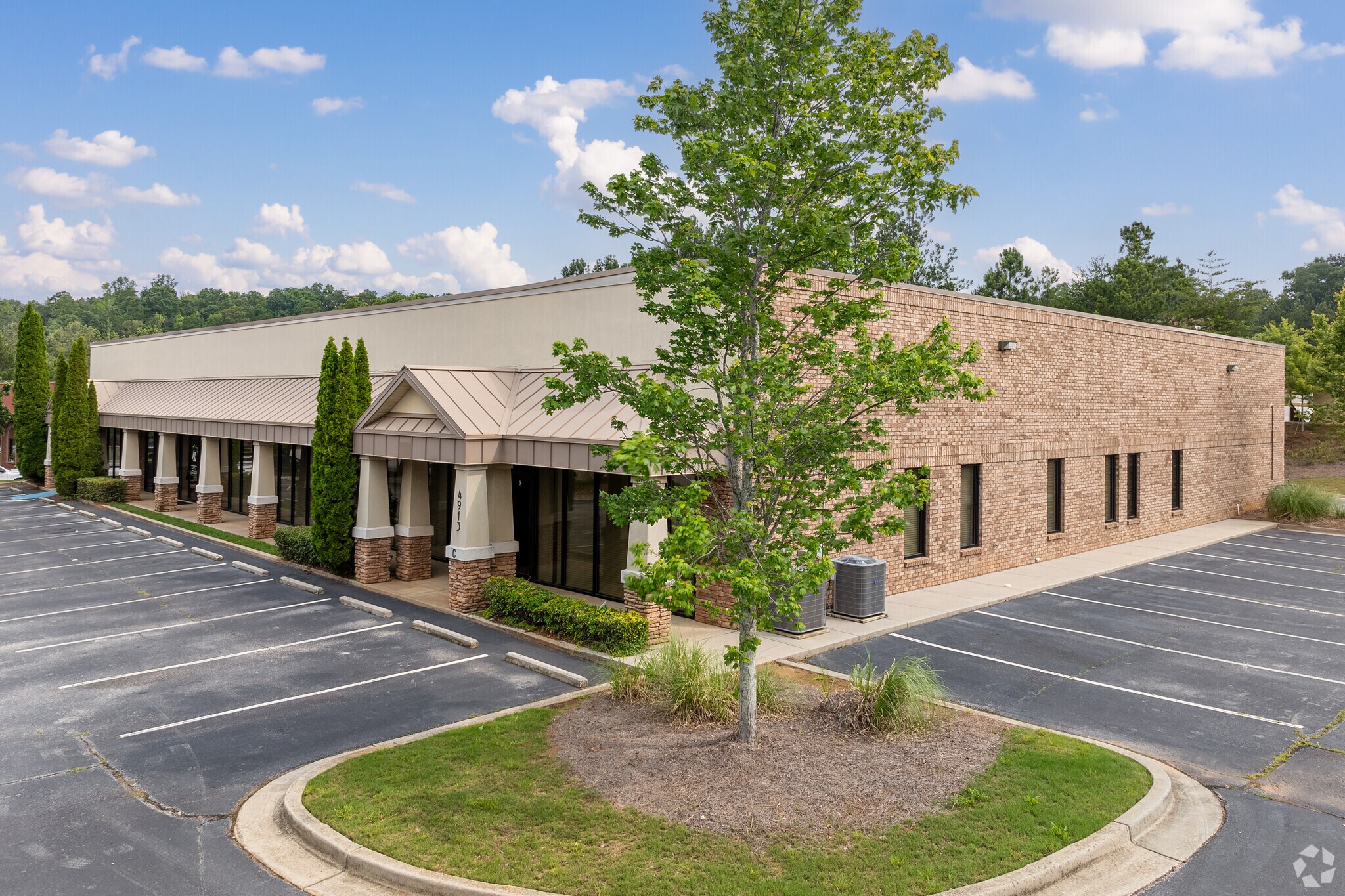 4913 Summer Oak Dr, Buford, GA à louer Photo de l’immeuble– Image 1 sur 21