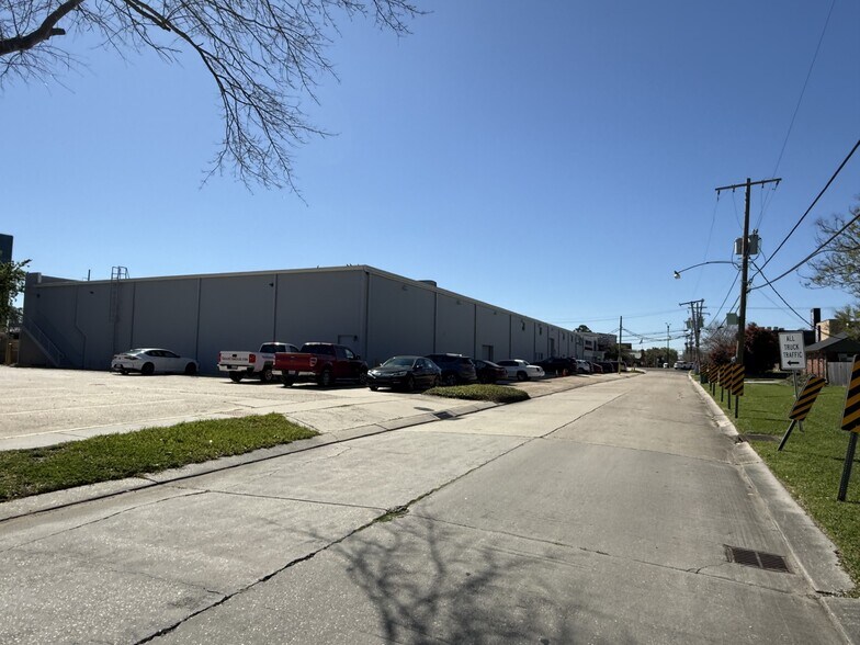 415 Veterans Memorial Blvd, Metairie, LA à louer - Photo de l’immeuble – Image 3 sur 8
