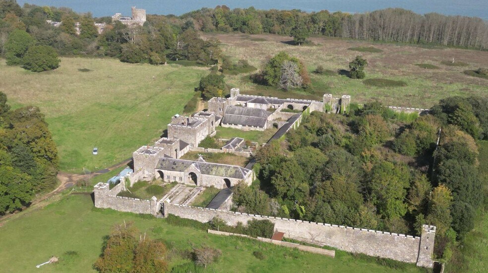 Norris Castle Estate & Springhill Estate, East Cowes à vendre - Photo de l’immeuble – Image 2 sur 4