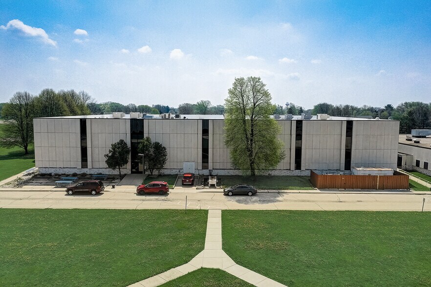 100 Communications Dr, Sun Prairie, WI à vendre - Photo de l’immeuble – Image 3 sur 6