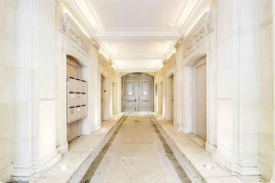 Bureau dans Paris à louer - Hall d’entrée – Image 3 sur 8