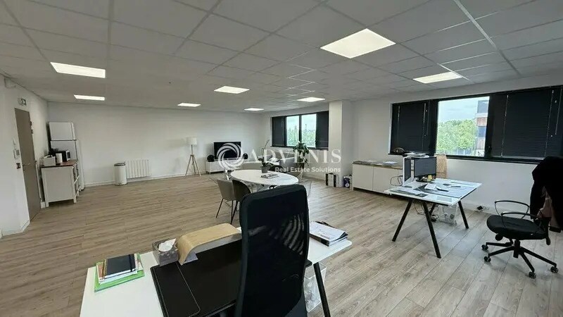 Local d’activités dans Vaires-sur-Marne à louer - Photo intérieure – Image 3 sur 8