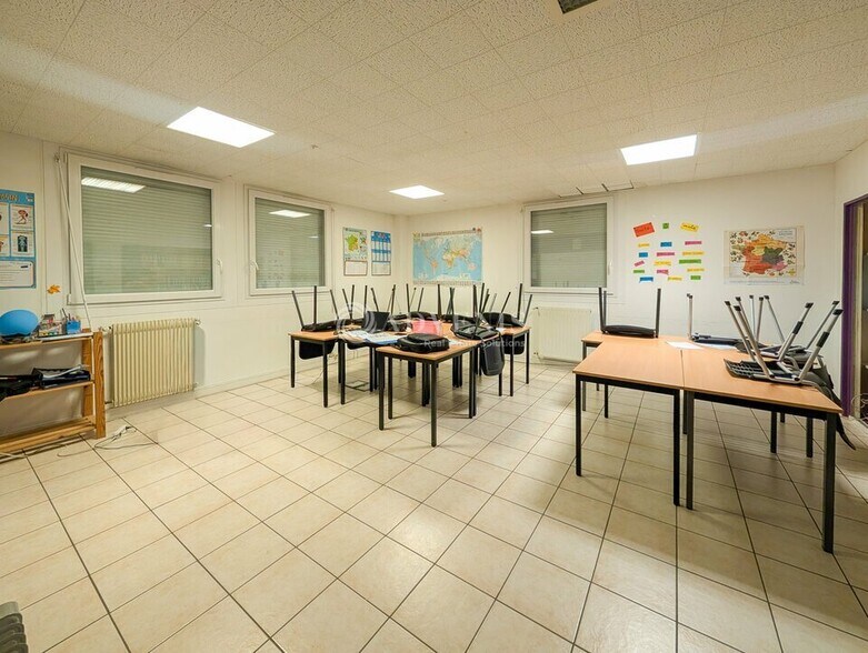 Bureau dans Taden à louer - Photo intérieure – Image 3 sur 8