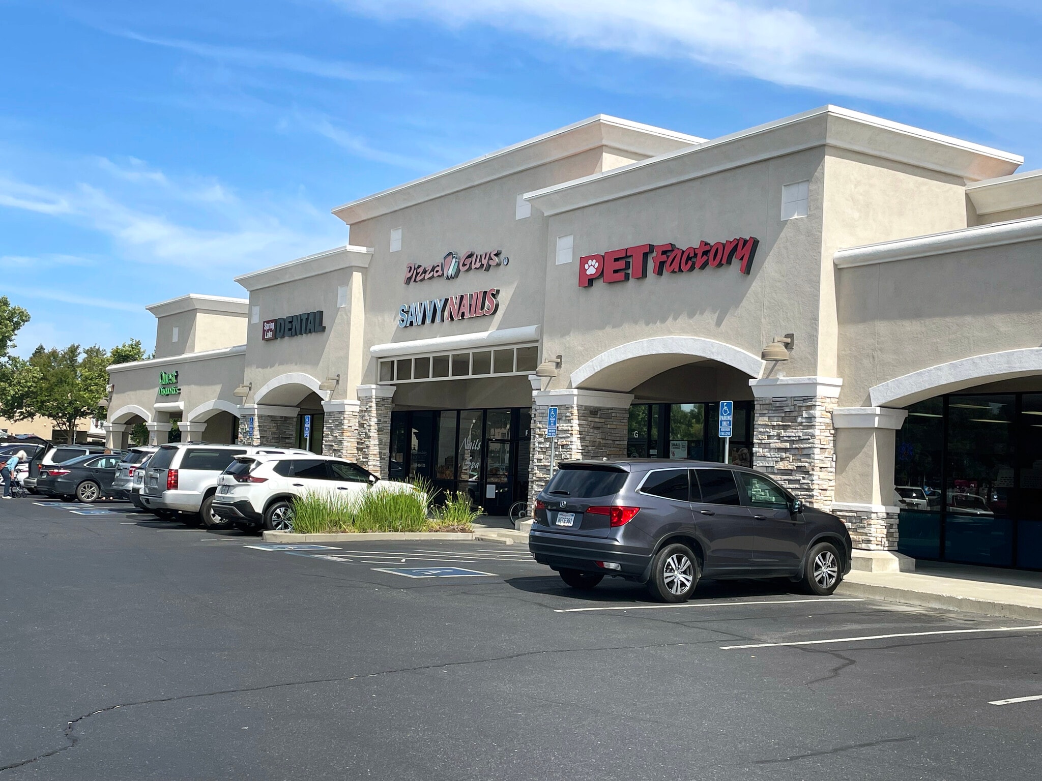 1807-1837 E Gibson Rd, Woodland, CA à louer Photo principale– Image 1 sur 5