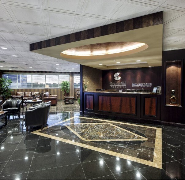 1135 W University Dr, Rochester Hills, MI à louer - Hall d’entrée – Image 3 sur 10
