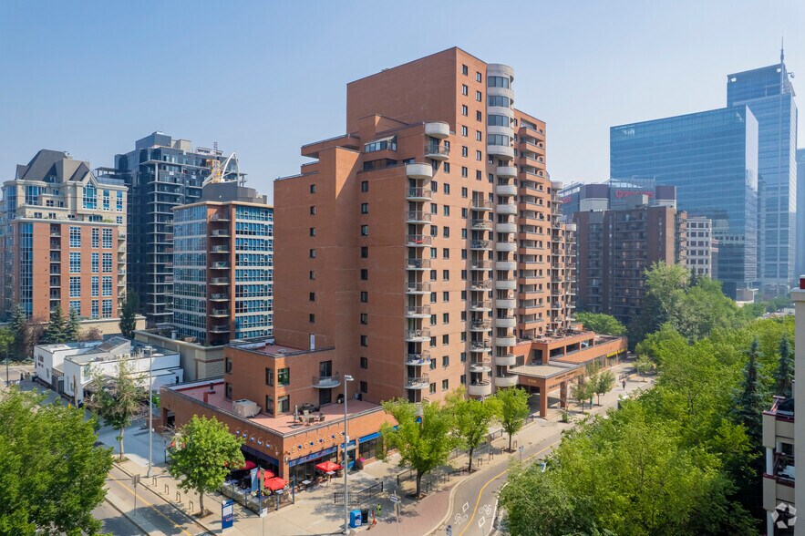 738 3rd Ave SW, Calgary, AB à vendre - Photo de l’immeuble – Image 2 sur 4