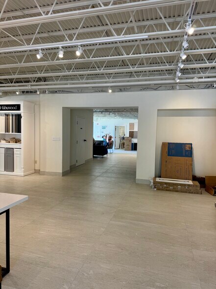 875 Park St, Stoughton, MA à louer - Photo intérieure – Image 3 sur 7