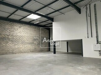 Plus de détails pour Local d'activités à louer