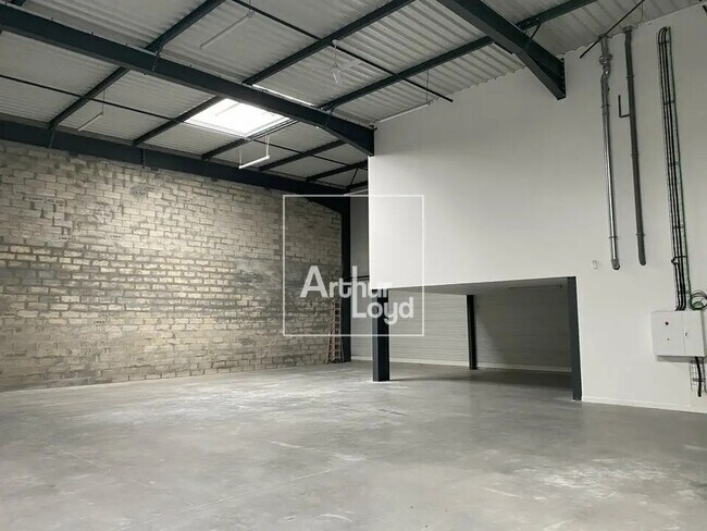 Plus de détails pour Local d'activités à louer