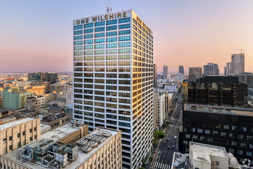 624 S Grand Ave, Los Angeles, CA à louer - Photo de l’immeuble – Image 1 sur 5