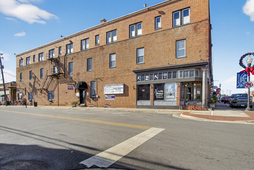 104-110 S Hill Ave, South Hill, VA à louer - Photo de l’immeuble – Image 2 sur 34