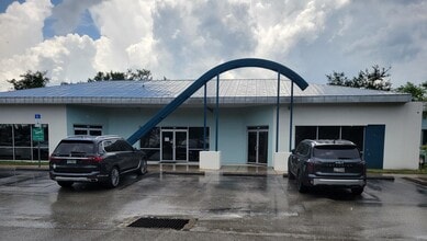 18316 Murdock Cir, Port Charlotte, FL à louer Photo de l’immeuble– Image 1 sur 7