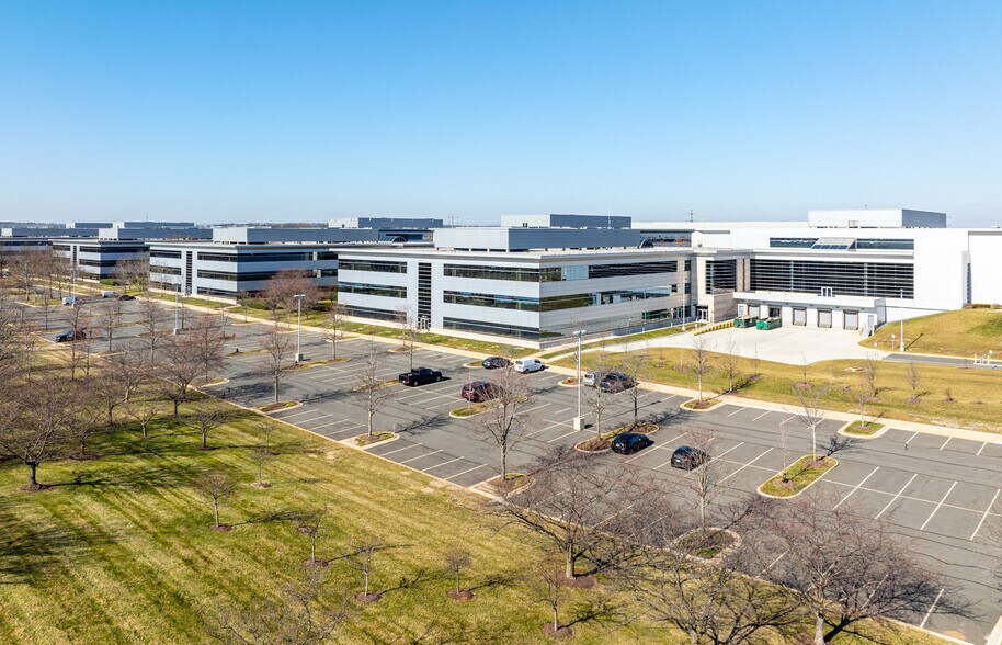 22001 Loudoun County Pky, Ashburn, VA à louer - Photo de l’immeuble – Image 2 sur 25