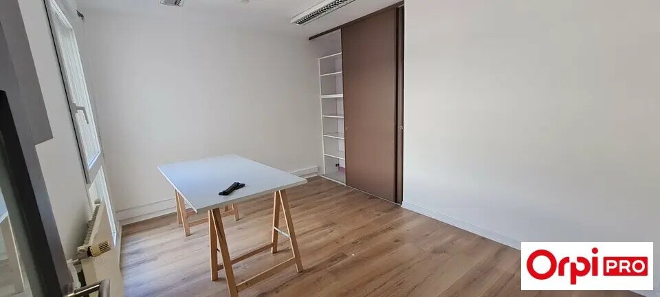 Bureau dans Saint-Brieuc à louer - Photo de l’immeuble – Image 1 sur 6