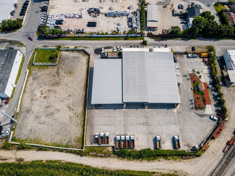 8600 NW 36th Ave, Miami, FL à louer - Photo de l’immeuble – Image 2 sur 19